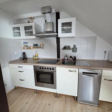 Entire 10 Min From Train Station Apartment *