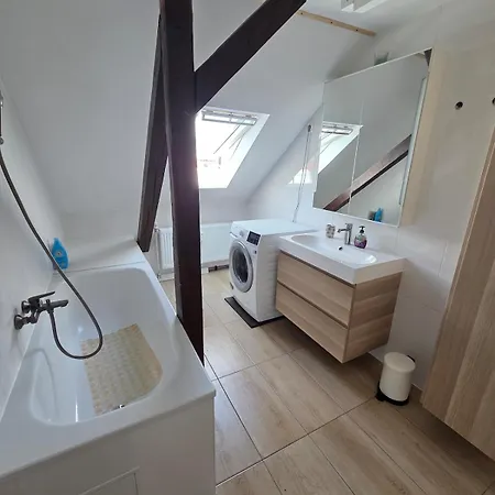 Entire 10 Min From Train Station *