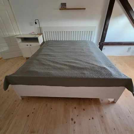 Entire 10 Min From Train Station Apartment